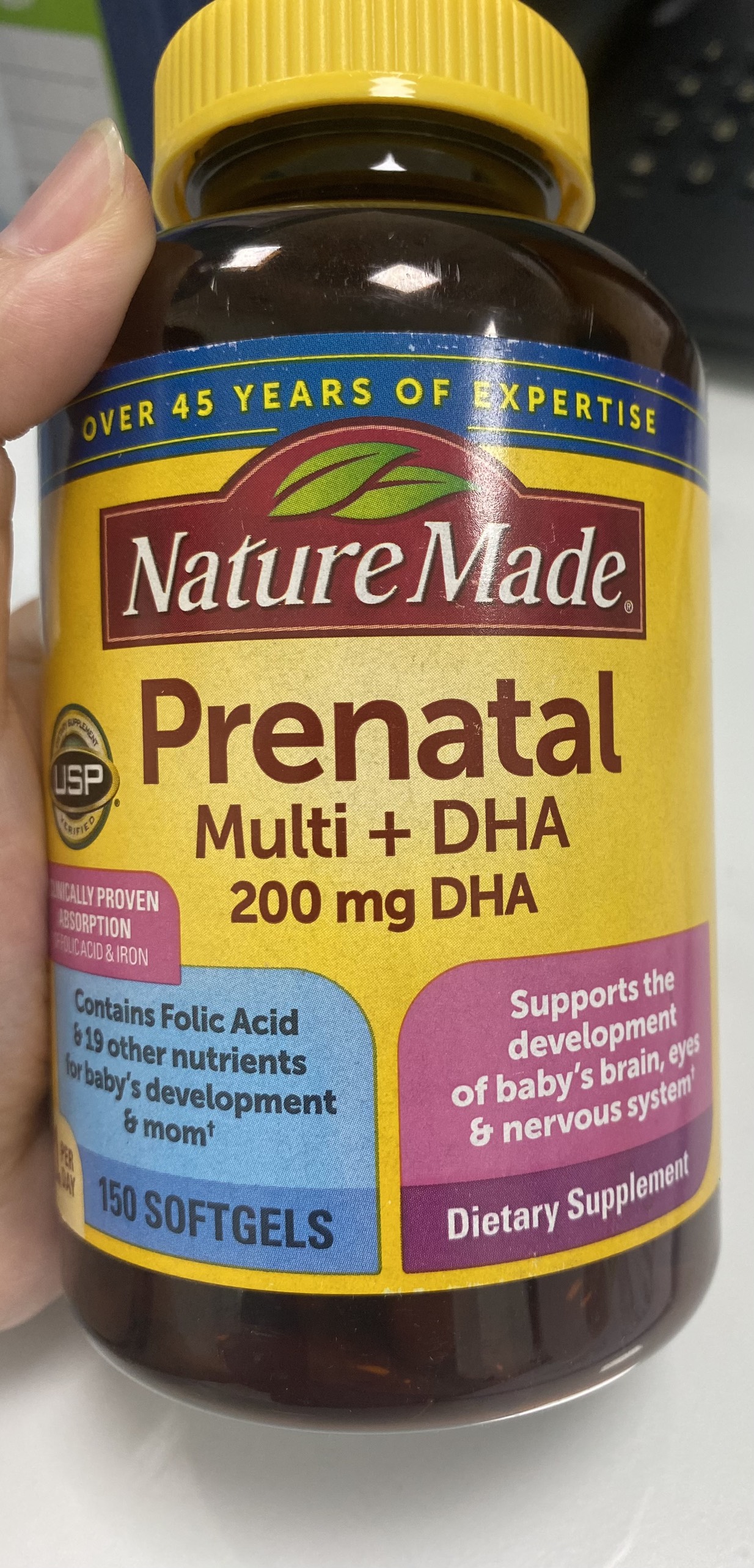 Vitamin tổng hợp dành cho bà bầu Nature Made Prenatal Folic Acid + DHA - 150 viên hỗ trợ sức khỏe mẹ và sự phát triển thai nhi, ngăn dị tật ống thần kinh.