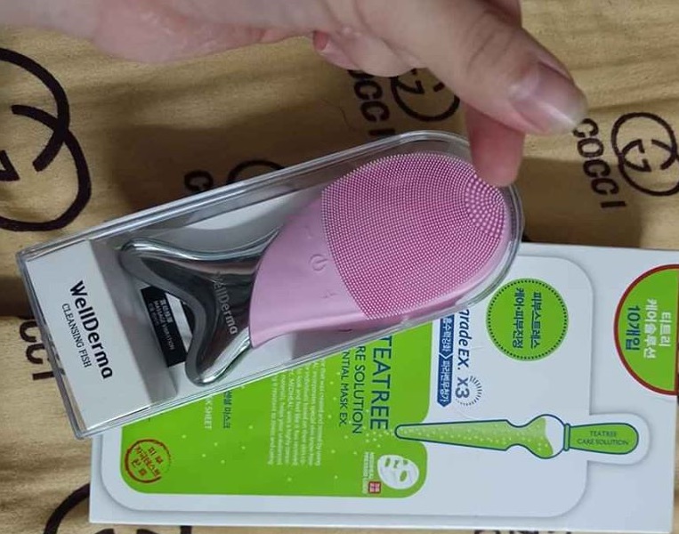 Máy Rửa Mặt WellDerma Cleansing Fish - Thiết Kế Dễ Thương, Làm Sạch Sâu, Hỗ Trợ Da Mụn và Dầu Nhờn, Chăm Sóc Da Chuyên Sâu Hàn Quốc