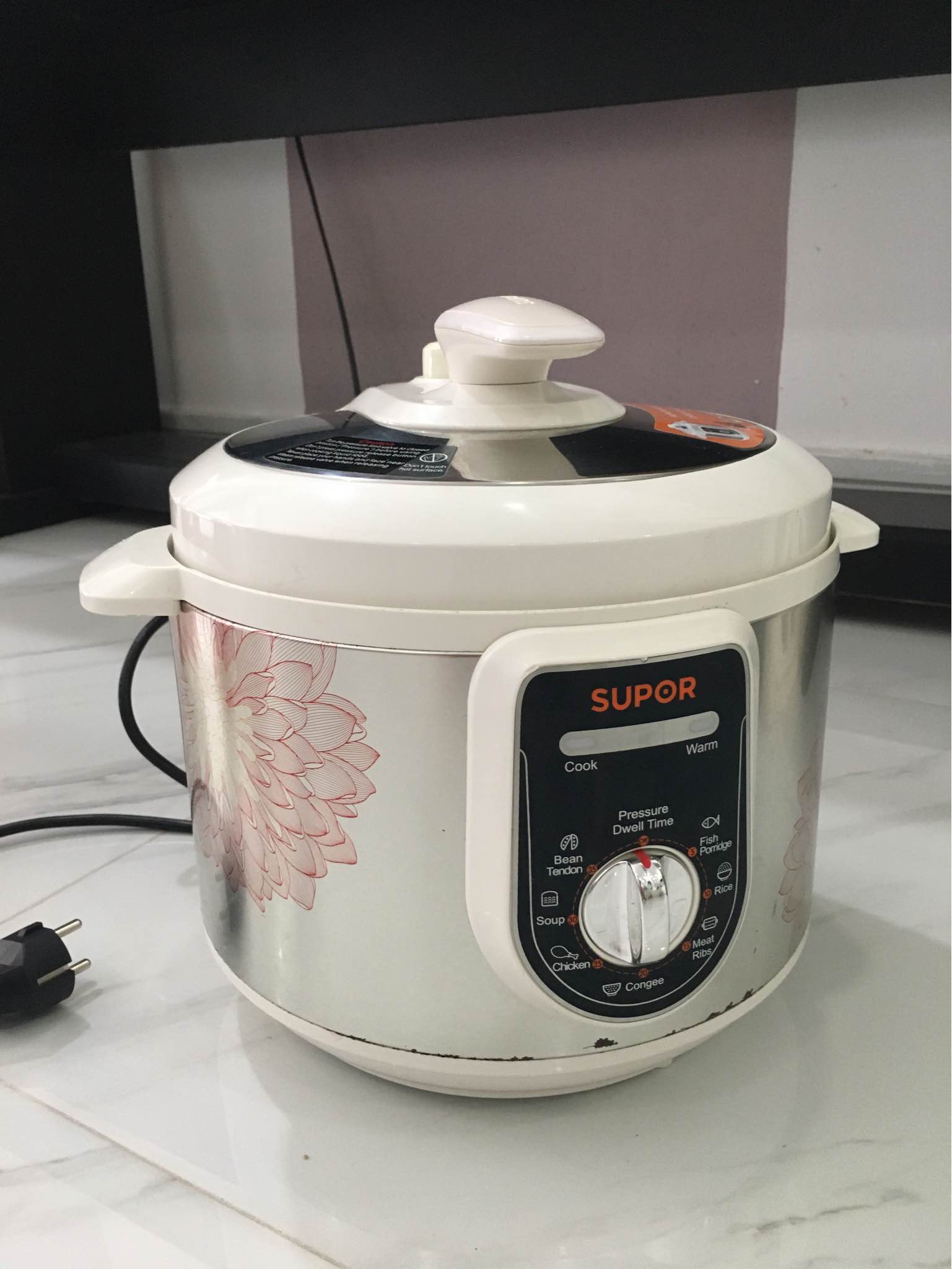 Nồi áp suất điện Supor SPC50YA310VN 5L - Thiết kế sang trọng, 7 chế độ nấu, tiết kiệm thời gian cho gia đình 4-6 người.