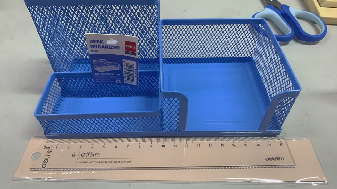 Khay Bút Để Bàn Deli 9154 - Sắt Sơn Phủ Nhiệt, Thiết Kế Gọn Gàng, Nhiều Màu Sắc Cho Văn Phòng Học Tập