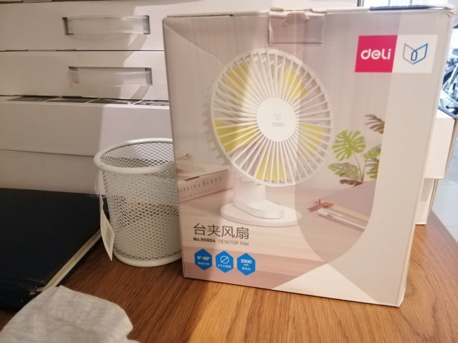 Cốc cắm bút kim loại Deli 9153 - Thiết kế nhỏ gọn, bền chắc, phù hợp cho văn phòng và học tập, nhiều màu sắc cá tính