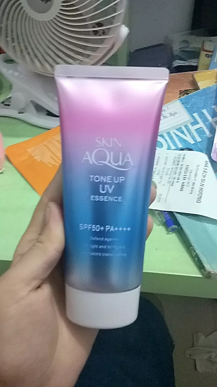 Kem Chống Nắng Nâng Tông Da Skin Aqua Tone Up UV Essence SPF 50+ PA++++ 80g - Dưỡng Trắng Da, Chống Nắng Tối Ưu từ Rohto Nhật Bản