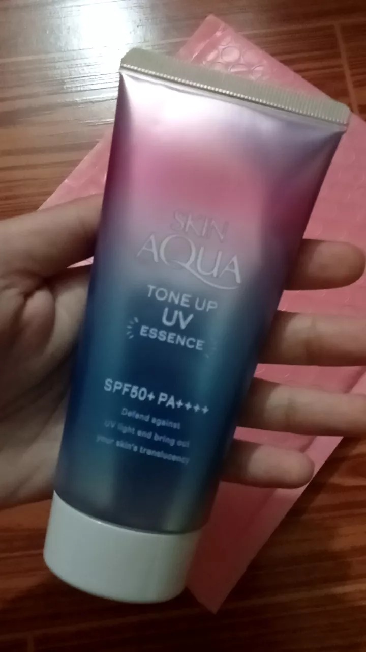 Kem Chống Nắng Nâng Tông Da Skin Aqua Tone Up UV Essence SPF 50+ PA++++ 80g - Dưỡng Trắng Da, Chống Nắng Tối Ưu từ Rohto Nhật Bản