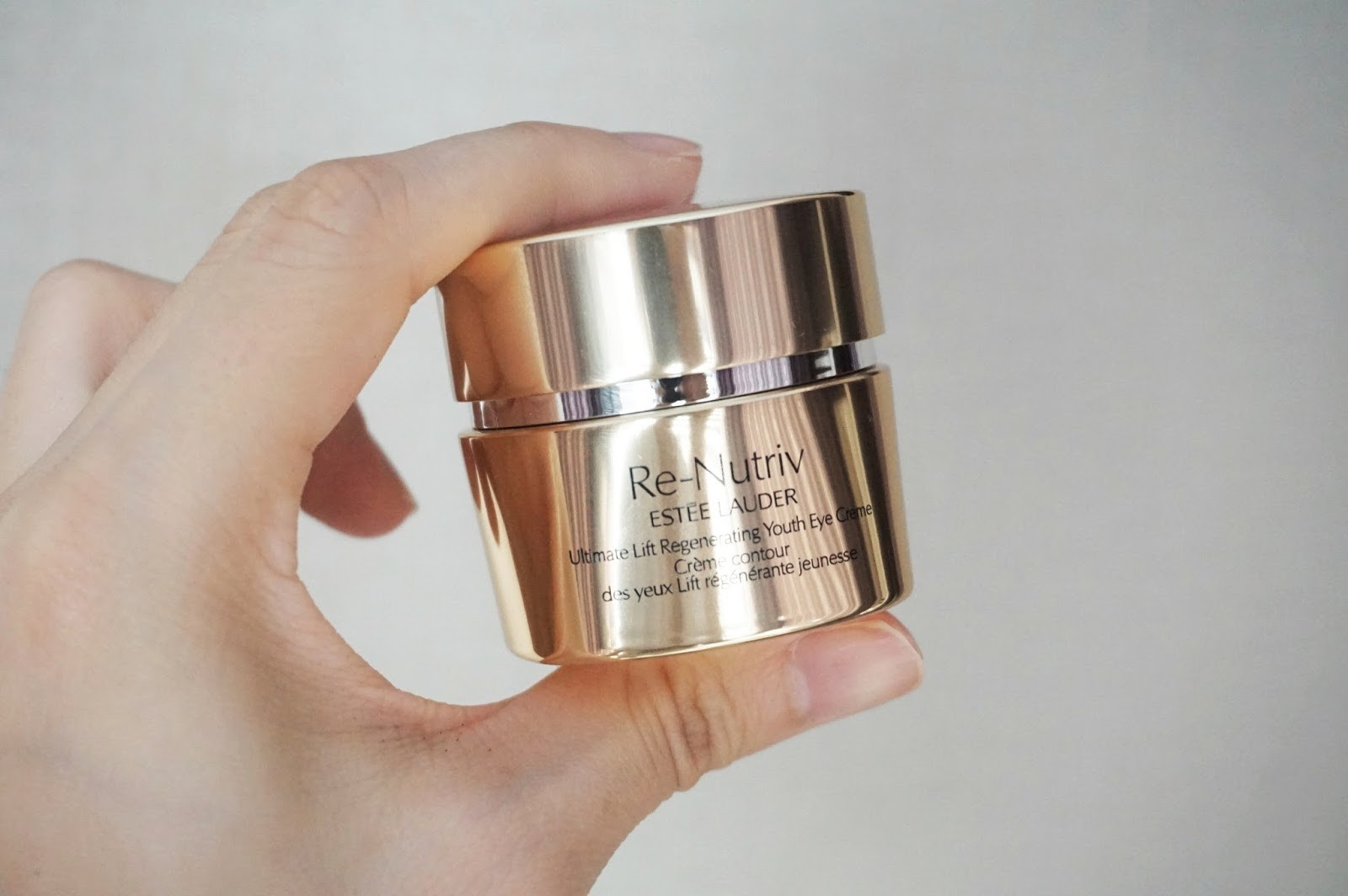 Kem Dưỡng Mắt Estee Lauder Re-Nutriv Ultimate Lift 15ML - Giúp Chống Lão Hóa, Làm Sáng Da Vùng Mắt, Cải Thiện Quầng Thâm