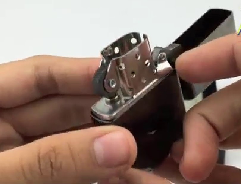 Zippo Ebony 24756 Đen Gỗ Mun - Bật Lửa Cao Cấp Classic với Thiết Kế Đơn Giản, Sang Trọng và Bóng Láng, Hàng Chính Hãng USA