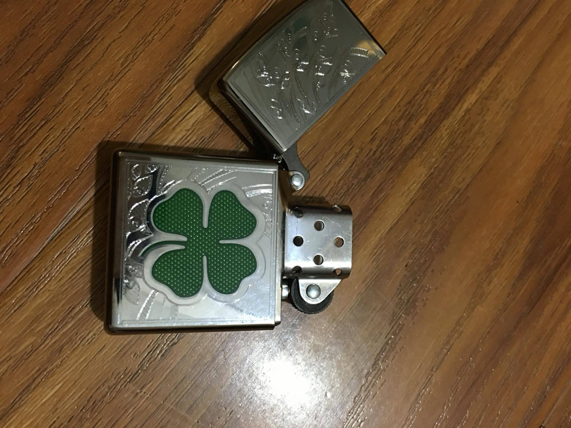 Bật Lửa Zippo Clover - Cỏ 4 Lá May Mắn Hàng Chính Hãng, Thiết Kế Độc Đáo, Quà Tặng Fan Thích Bật Lửa Cổ Điển