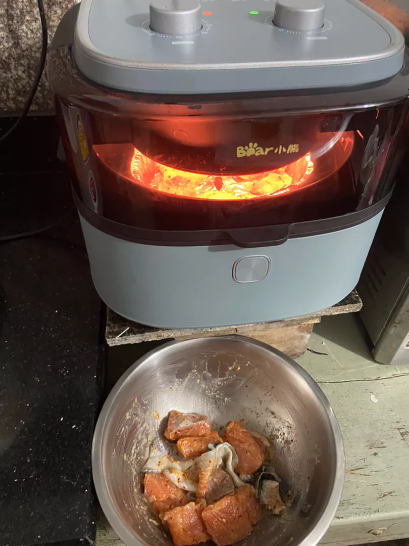 Nồi Chiên Không Dầu Bear QZG-E14G5 6.5L - Trục Đảo Tự Động, Công Suất 1350W, Nấu Nướng Đều Thức Ăn, Dễ Sử Dụng
