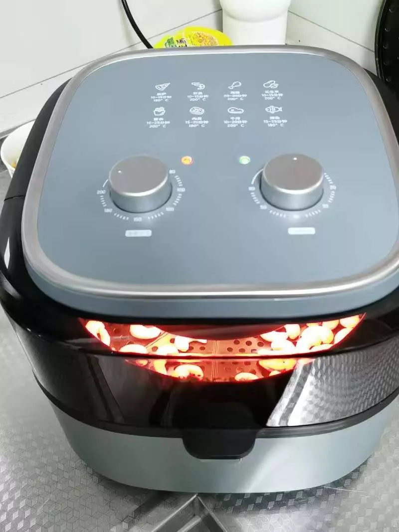 Nồi Chiên Không Dầu Bear QZG-E14G5 6.5L - Trục Đảo Tự Động, Công Suất 1350W, Nấu Nướng Đều Thức Ăn, Dễ Sử Dụng