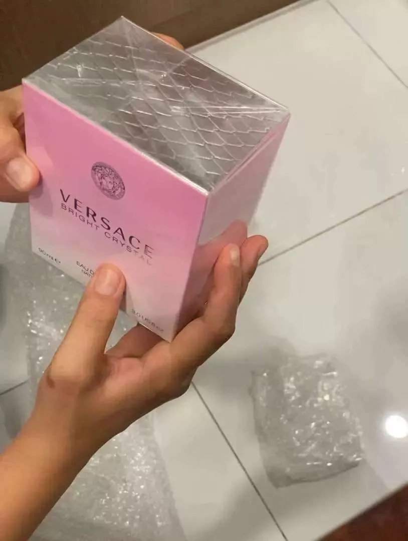 Nước Hoa Nữ Versace Bright Crystal Eau de Toilette 90ml - Hương Ngọt Ngào Từ Lựu, Hoa Mẫu Đơn & Xạ Hương Quyến Rũ