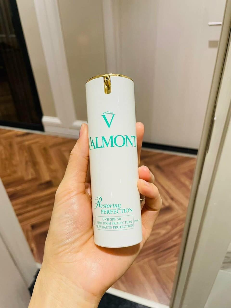 Kem Dưỡng Da Chống Nắng Valmont Restoring Perfection SPF50 30ml - Chống Nắng Hiệu Quả, Phục Hồi Da, Dưỡng Ẩm Toàn Diện