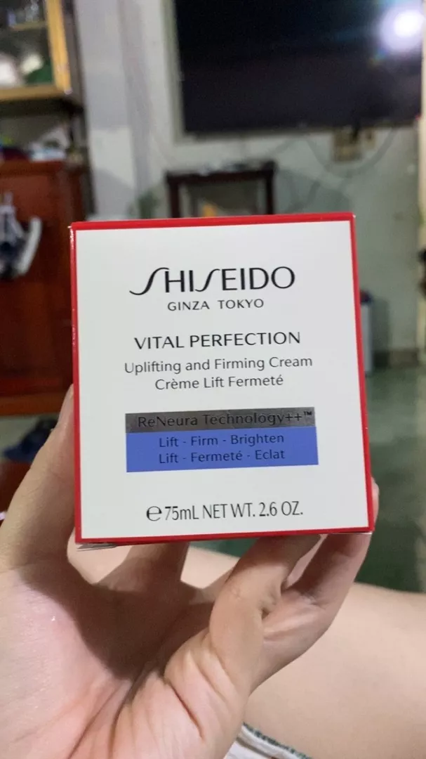 Kem Dưỡng Da Trẻ Hóa Shiseido Vital-Perfection 50ml - Kem Săn Chắc, Dưỡng Ẩm Từ Thiên Nhiên, Giải Quyết Dấu Hiệu Lão Hóa Da