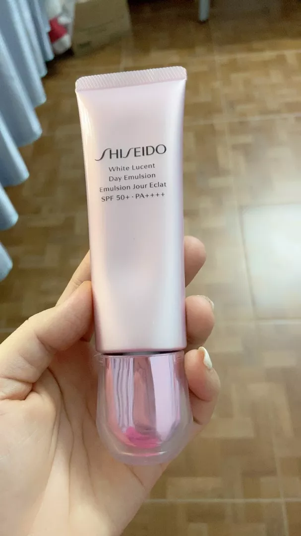 Sữa Dưỡng Ban Ngày Shiseido White Lucent Day Emulsion SPF50 - Dưỡng Da, Chống Nắng, Bảo Vệ Da Toàn Diện 50ml