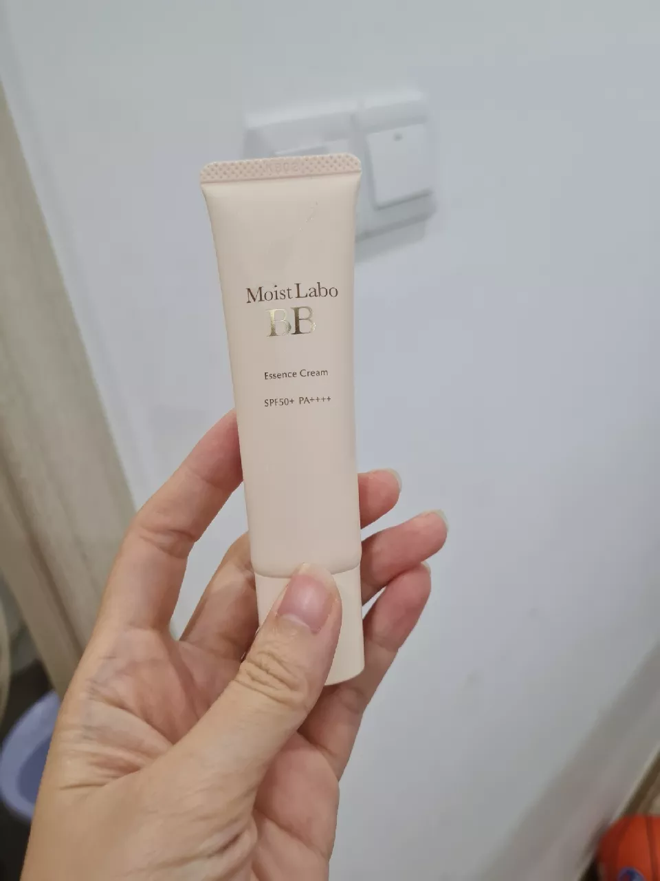 Kem Trang Điểm 6 in 1 Meishoku Moist-Labo BB Essence Cream - Kem Nền Mịn Mượt, Chống Nắng SPF50 PA+++ Tối Ưu Cho Da Căng Bóng 30g