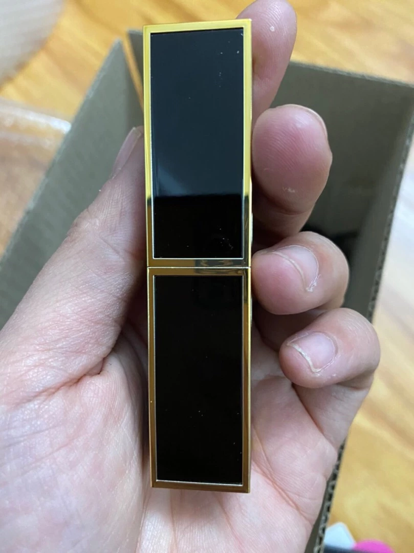 Son Tom Ford Lip Color 27 Shameless - Màu Đỏ Gạch Siêu Mịn Lì, Tôn Đường Viền Môi, Quà Tặng Đặc Biệt Hấp Dẫn