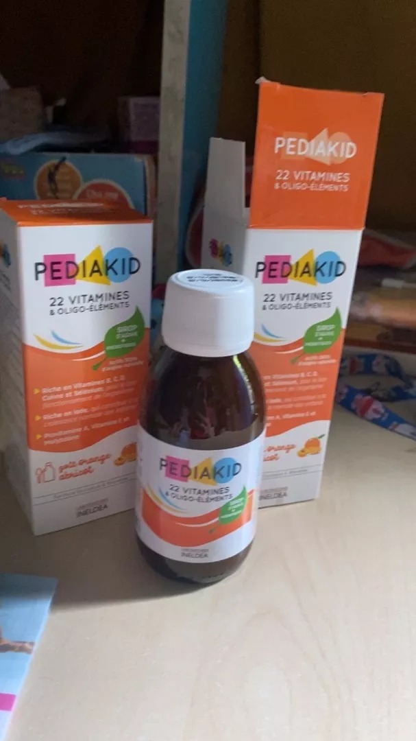 Siro Pediakid 22 Vitamines cho trẻ từ 6 tháng - Vitamin tổng hợp 22 loại, dễ uống vị cam và mơ, tăng cường sức đề kháng, phát triển toàn diện.