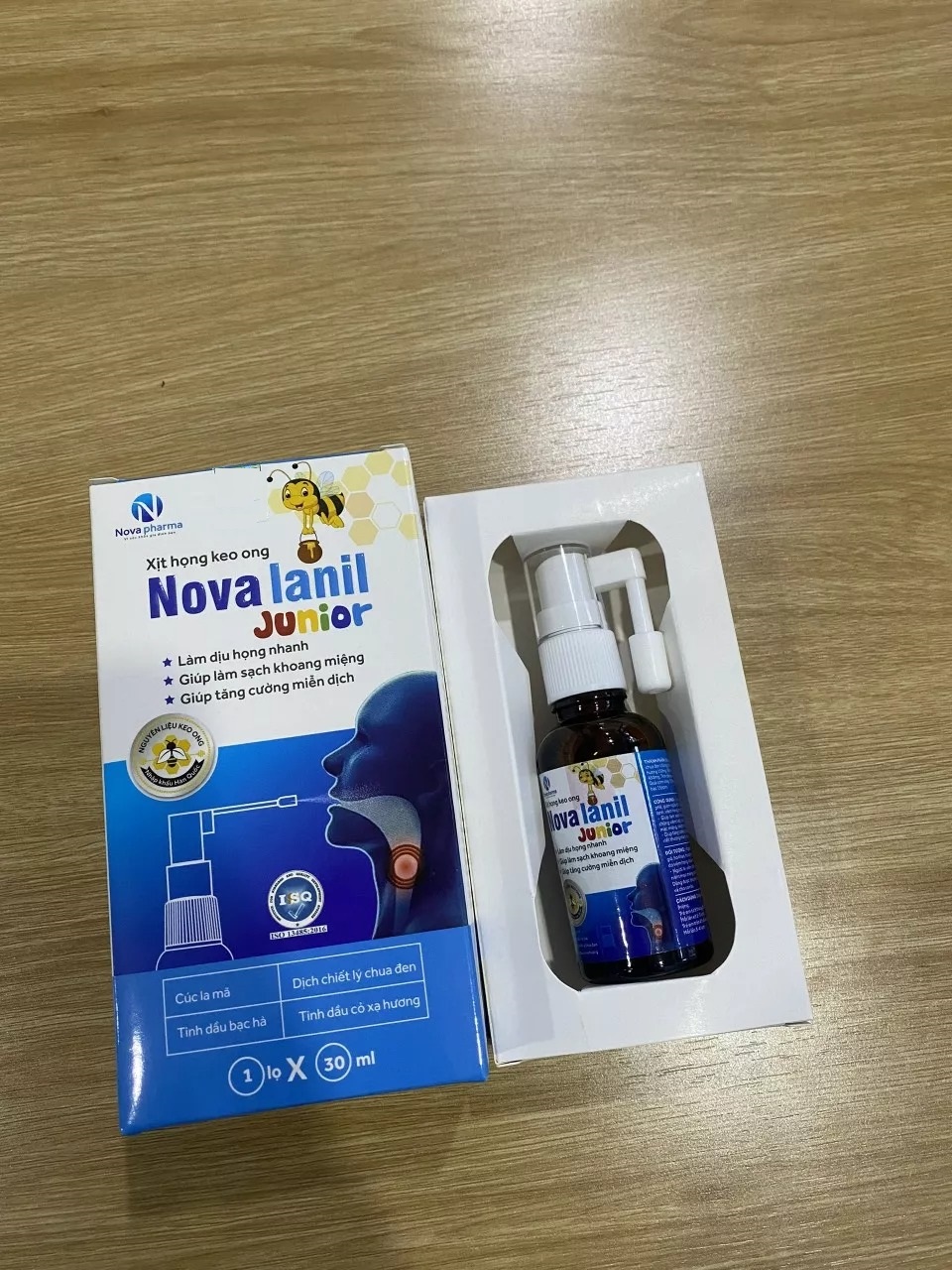 Xịt Keo Ong Nova Lanil Junior 30ml - Giúp Làm Dịu Họng, Sạch Khoang Miệng Cho Trẻ 6 Tháng Tuổi Trở Lên, Dễ Dùng, Thiên Nhiên