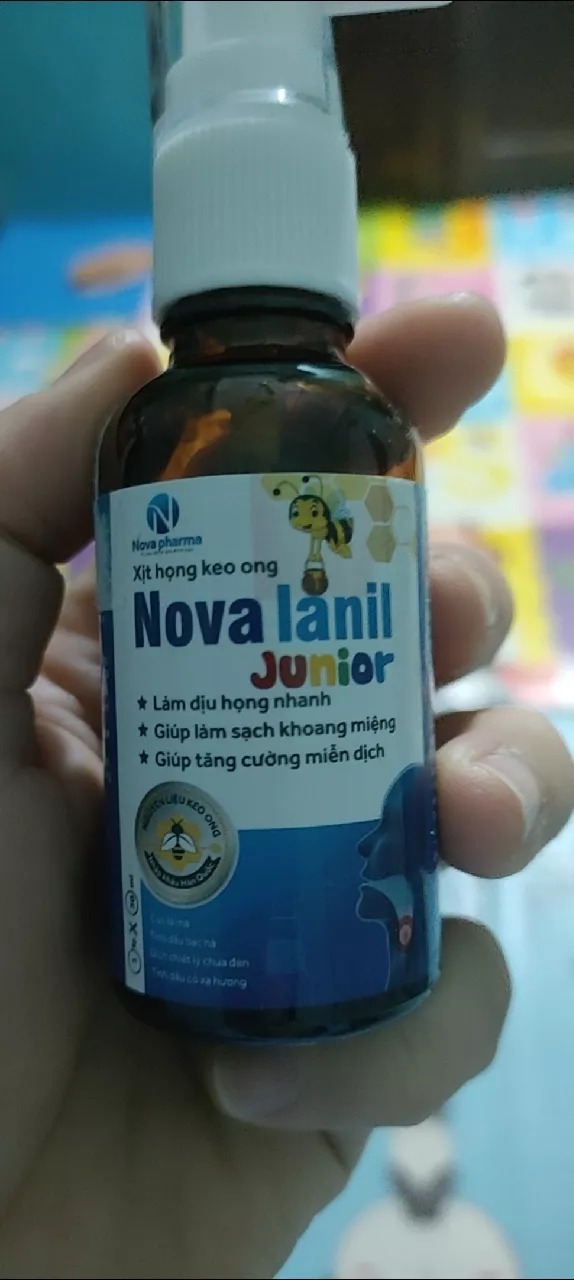 Xịt Keo Ong Nova Lanil Junior 30ml - Giúp Làm Dịu Họng, Sạch Khoang Miệng Cho Trẻ 6 Tháng Tuổi Trở Lên, Dễ Dùng, Thiên Nhiên