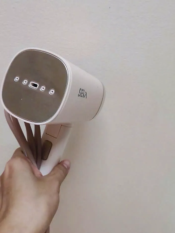 Bàn là hơi nước cầm tay gấp gọn Seka SK547 - Công suất lớn 1200W, 7 vòi phun, khử trùng hiệu quả, nhẹ và dễ sử dụng