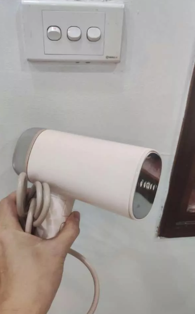 Bàn là hơi nước cầm tay gấp gọn Seka SK547 - Công suất lớn 1200W, 7 vòi phun, khử trùng hiệu quả, nhẹ và dễ sử dụng