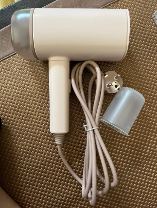 Bàn là hơi nước cầm tay gấp gọn Seka SK547 - Công suất lớn 1200W, 7 vòi phun, khử trùng hiệu quả, nhẹ và dễ sử dụng