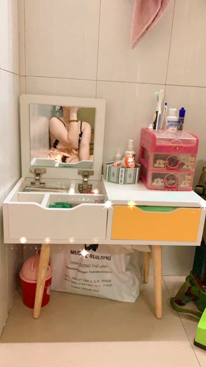Bàn Trang Điểm Mini Màu Trắng Ngồi Bệt Chân Gỗ Sồi - Thiết Kế Hiện Đại Tiện Lợi Cho Phòng Ngủ Nhỏ Gọn