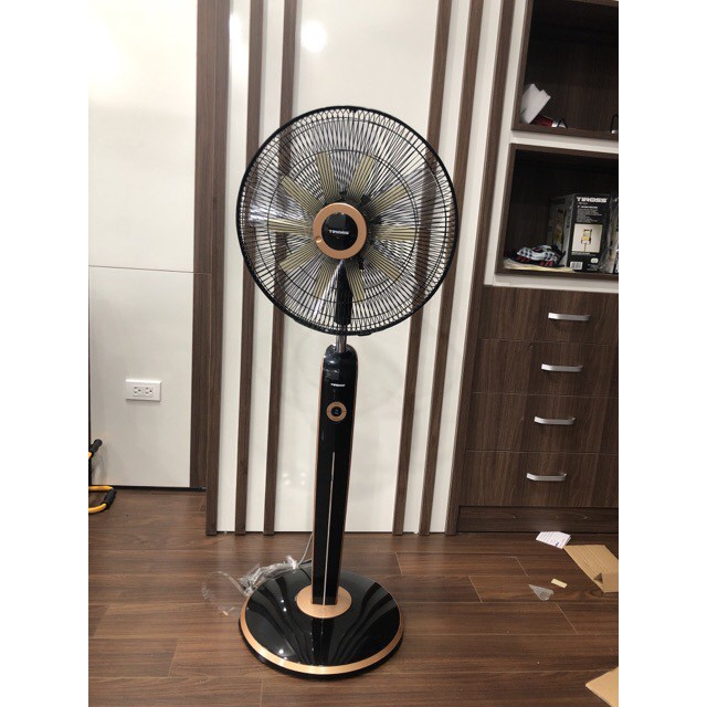 Quạt Đứng Tiross TS956-1 Điều Khiển Từ Xa - 6 Tốc Độ, Hẹn Giờ 8 Tiếng, Thiết Kế Sang Trọng, Làm Mát Hiệu Quả Cho Mùa Hè