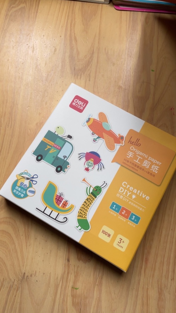 Set Kéo và Giấy Cắt Thủ Công Deli Cho Bé - Bộ Học Tập Sáng Tạo Với 100 Tờ Giấy Hình Họa Ngộ Nghĩnh