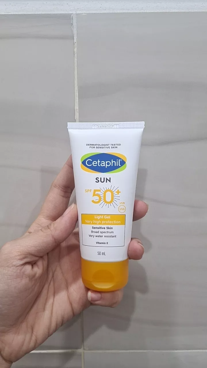 Gel Chống Nắng Cho Da Nhạy Cảm Cetaphil Sun SPF50+ Light Gel - Chống UVA/UVB, Duy Trì Độ Ẩm, Dễ Thấm, 50ml