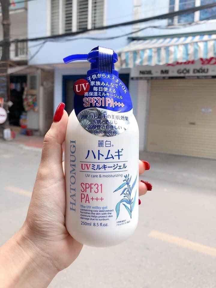 Sữa Dưỡng Thể Hatomugi Nhật Bản - Chống Nắng SPF31 PA+++ Giúp Dưỡng Ẩm và Trắng Da 250ml