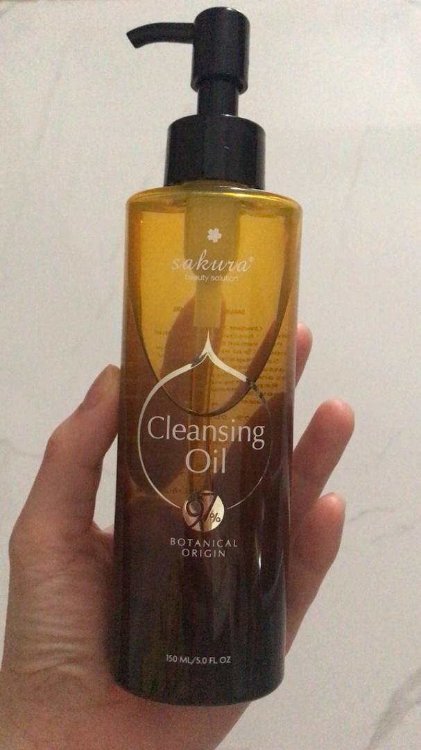 Dầu tẩy trang Sakura Cleansing Oil làm sạch lớp trang điểm