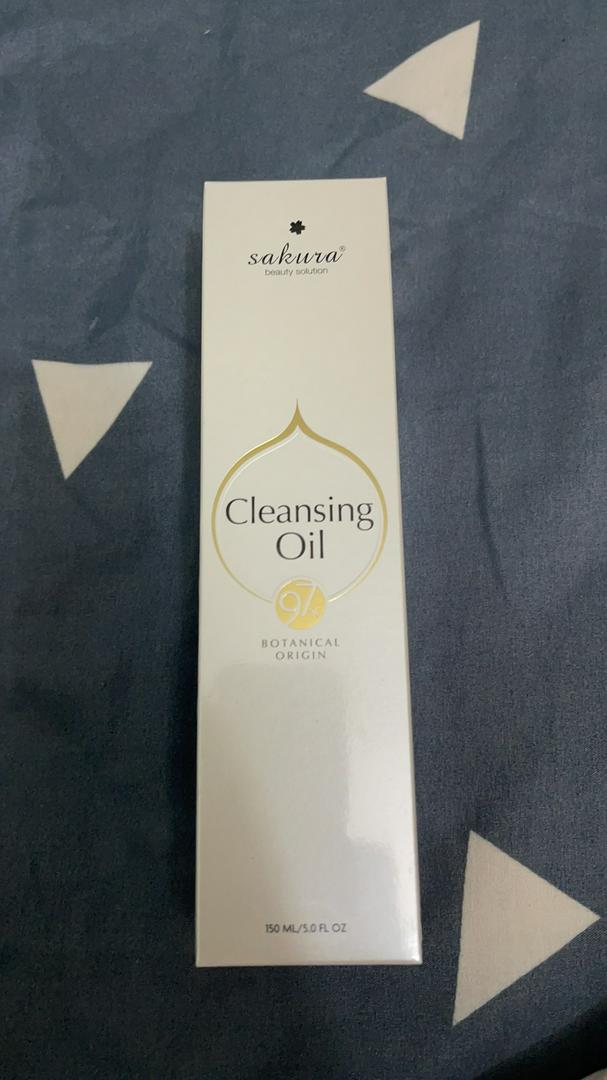 Dầu tẩy trang Sakura Cleansing Oil làm sạch lớp trang điểm