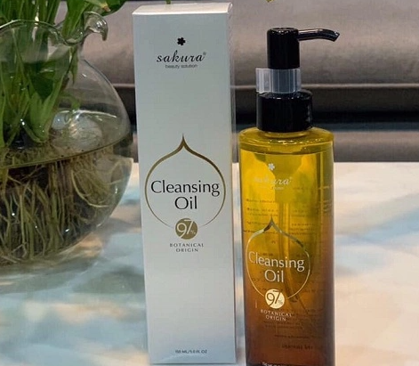 Dầu tẩy trang Sakura Cleansing Oil làm sạch lớp trang điểm