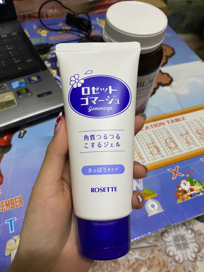 Gel Tẩy Tế Bào Chết Rosette Nhật Bản - Chiết Xuất Trái Cây, Da Mịn Màng, Dưỡng Ẩm Tự Nhiên, Làm Sạch Sâu Mặt và Body