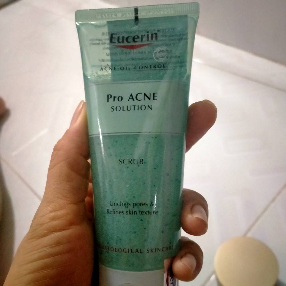 Gel Tẩy Tế Bào Chết Da Mụn Eucerin Pro Acne Scrub 100ml - Chăm Sóc Da Mụn Hiệu Quả, Ngăn Ngừa Mụn Đầu Đen, Làm Sạch Sâu Lỗ Chân Lông