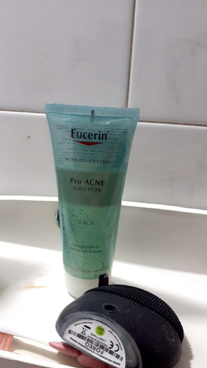 Gel Tẩy Tế Bào Chết Da Mụn Eucerin Pro Acne Scrub 100ml - Chăm Sóc Da Mụn Hiệu Quả, Ngăn Ngừa Mụn Đầu Đen, Làm Sạch Sâu Lỗ Chân Lông