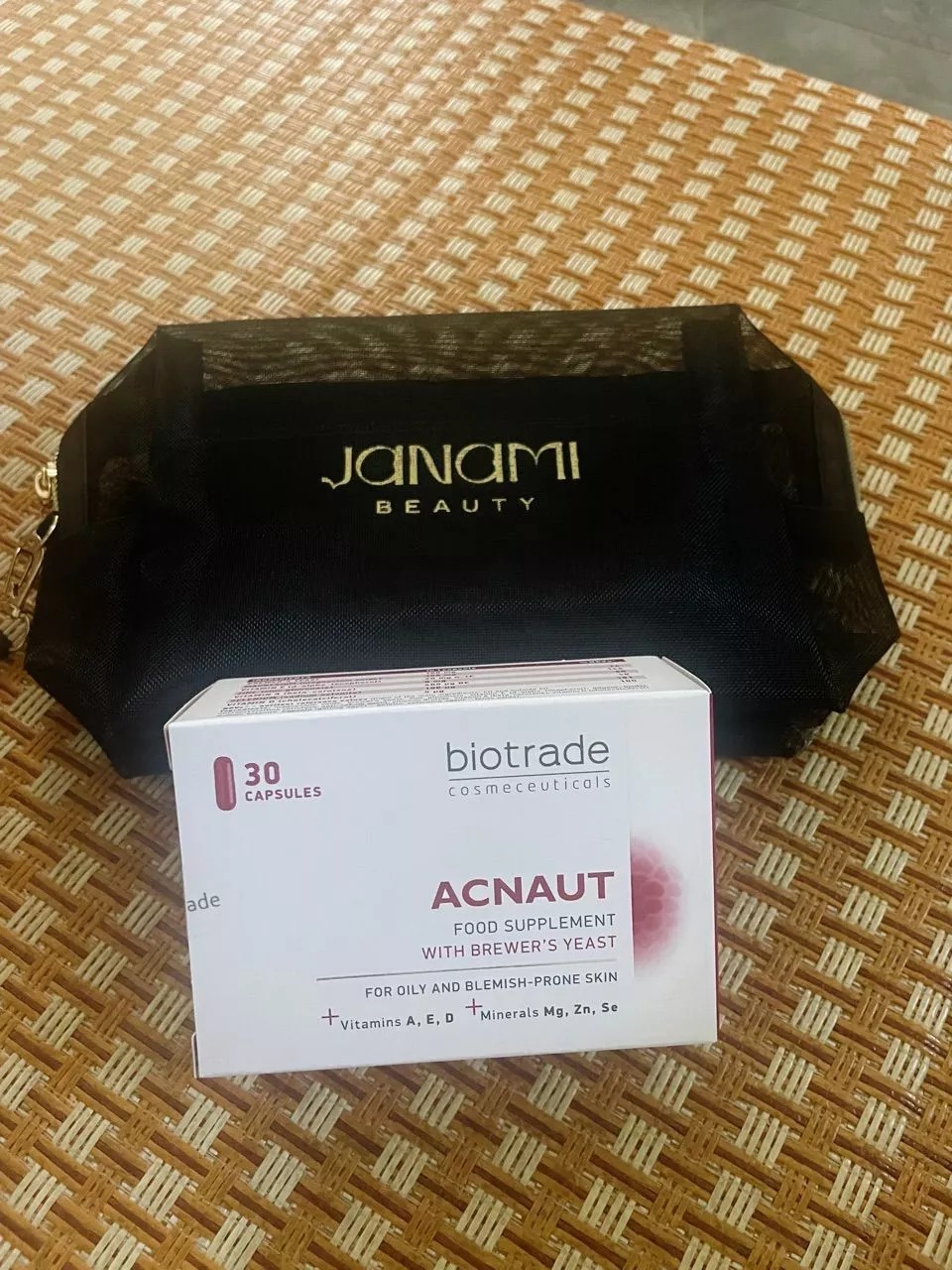 Viên Uống Trị Mụn Biotrade Acnaut - Thực Phẩm Bổ Sung Chăm Sóc Da Dầu, Làm Sạch Da, Phục Hồi, 30 Viên