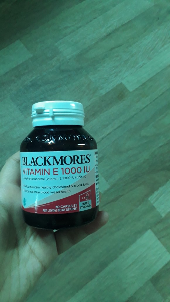 Viên uống Blackmores Natural Vitamin E 1000IU - Hỗ trợ sức khỏe tim mạch và làm đẹp da, hộp 30 viên đến từ Úc
