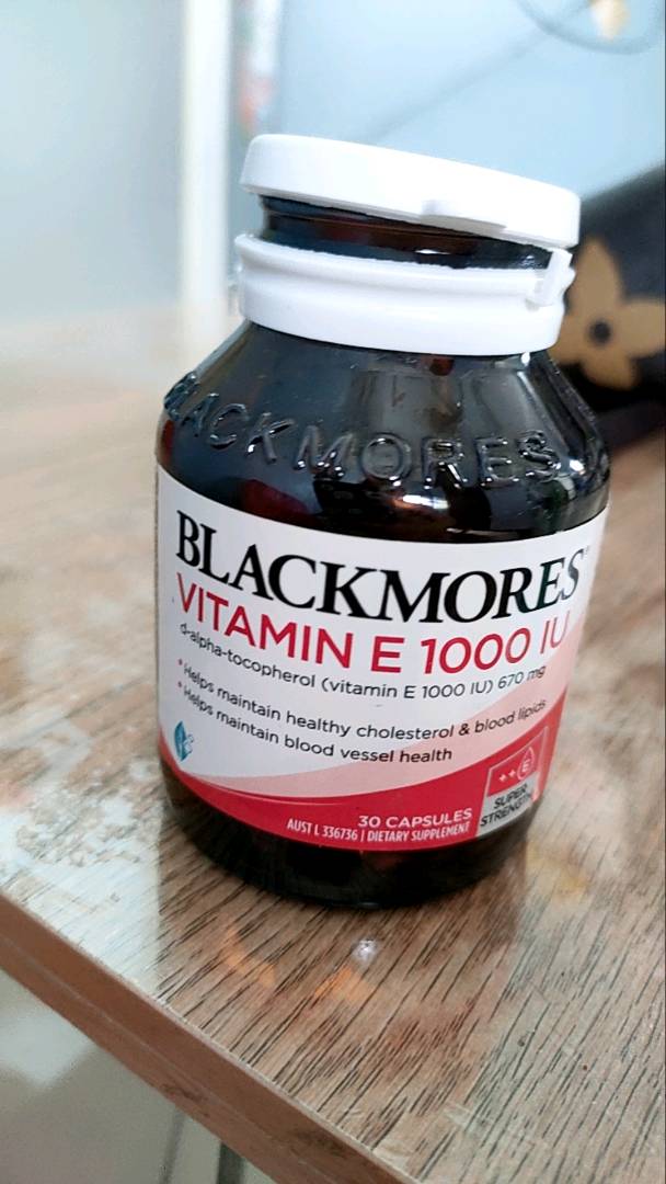 Viên uống Blackmores Natural Vitamin E 1000IU - Hỗ trợ sức khỏe tim mạch và làm đẹp da, hộp 30 viên đến từ Úc