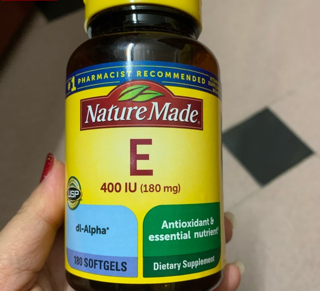 Vitamin E 400 IU Nature Made - Bổ Sung Vitamin E Tổng Hợp Giúp Đẹp Da, Mượt Tóc, Hỗ Trợ Sức Khỏe Nữ Giới - Hộp 300 Viên