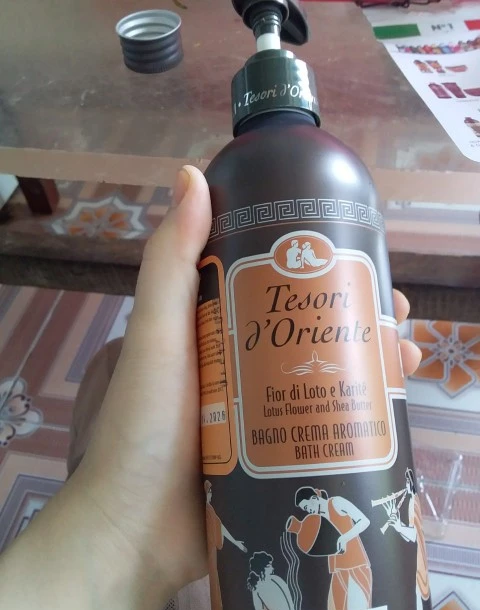 Sữa Tắm Nước Hoa Tesori d'Oriente Hoa Sen 500ml - Dưỡng Ẩm, Chống Oxy Hóa, Hương Thơm Lưu Lại Đến 8 Giờ