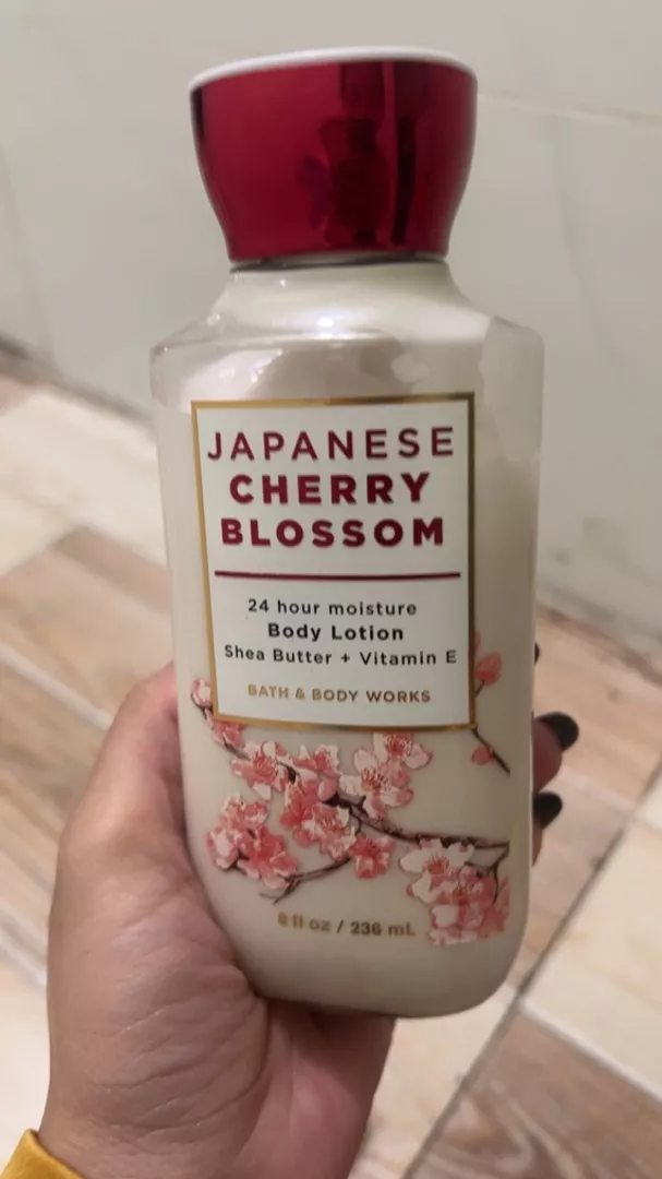 Sữa dưỡng thể bath and body works japanese cherry blossom 236ml