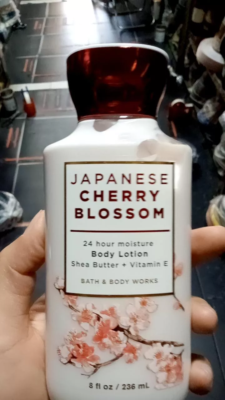 Sữa dưỡng thể bath and body works japanese cherry blossom 236ml