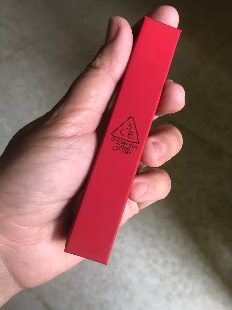 Son 3CE Cloud Lip Tint Macaron Red Đỏ Tươi - Chất Son Mượt Mà, Bám Màu Lâu, Phù Hợp Mọi Tông Da, Làn Da Rạng Rỡ
