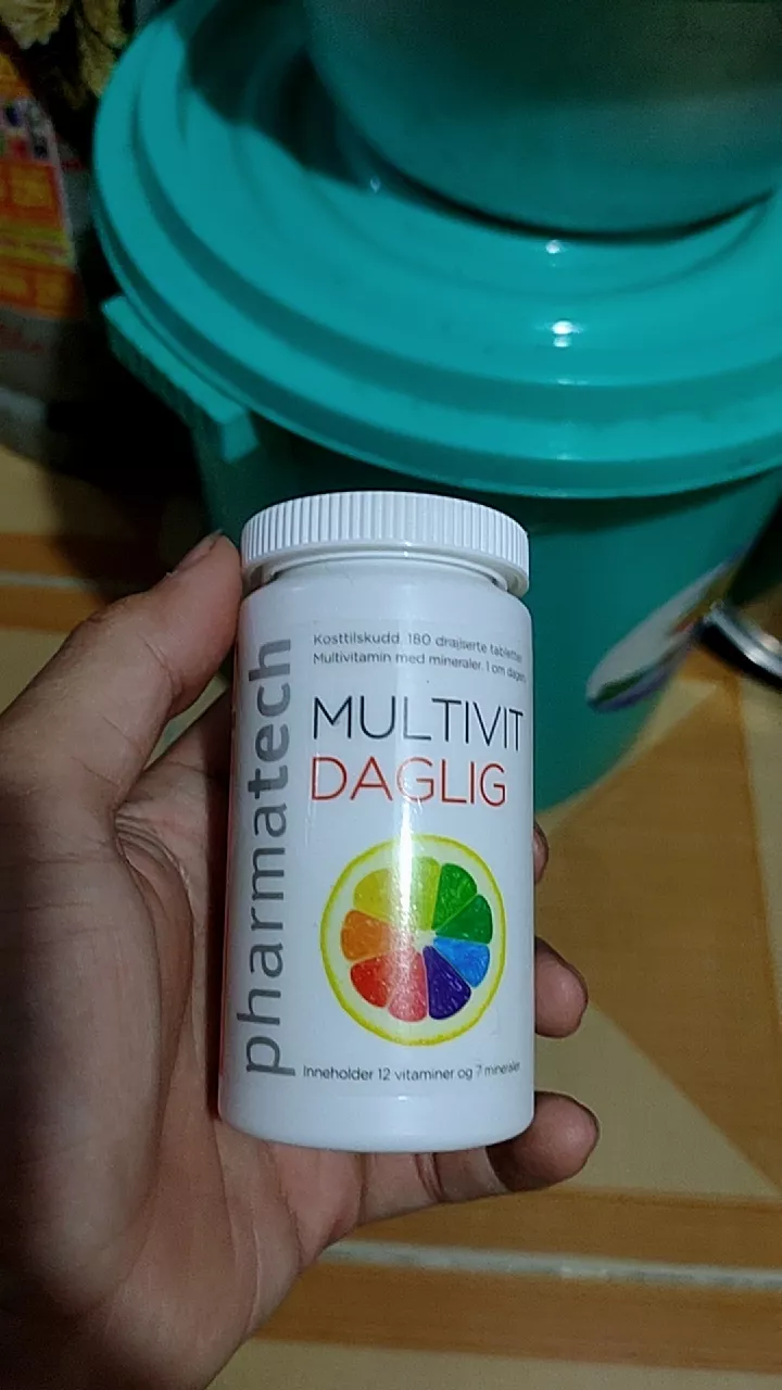 Viên uống bổ sung vitamin Multivit Daglig Pharmatech 180 viên - Giúp tăng sức đề kháng và cung cấp vitamin đa dạng cho sức khỏe toàn diện.