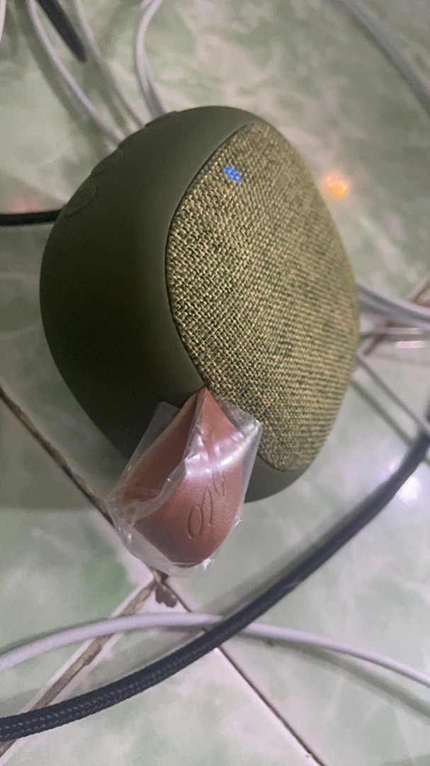 Loa Bluetooth Mini Hoco BS31 Cầm Tay - Thiết Kế Hiện Đại, Âm Thanh Tối Ưu, Kết Nối Không Dây Thông Minh - Quà Tặng Công Nghệ Thú Vị