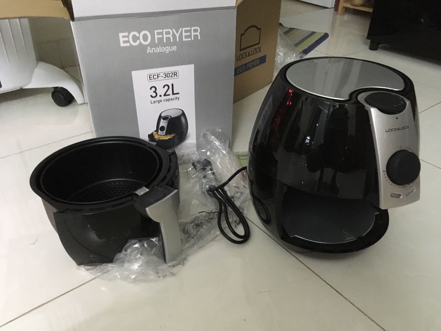 Nồi Chiên Không Dầu Lock&Lock ECF-302R Đen - Công Nghệ Rapid Air Giúp Chiên Thực Phẩm Ngon, Ít Dầu Mỡ, Dung Tích 3.2L
