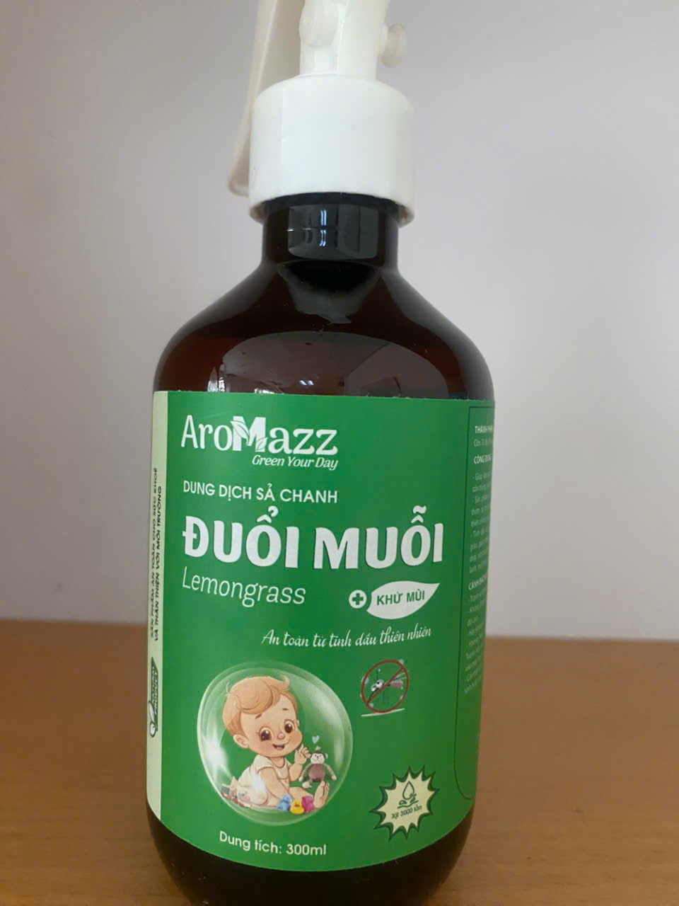 Xịt Đuổi Muỗi Tinh Dầu Thiên Nhiên AroMazz 300ml - Khử Mùi, Diệt Khuẩn, An Toàn Cho Gia Đình