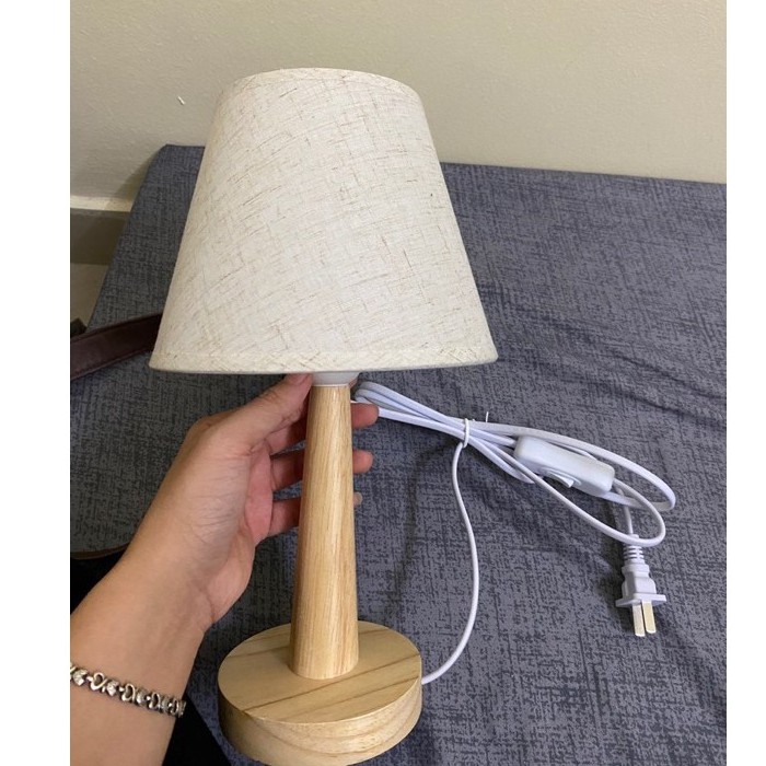 Đèn Ngủ Đầu Giường Cán Gỗ Nhật Bản - Chao Vải Lanh Thiết Kế Vintage Trang Trí Phòng Ngủ Sang Trọng 50W