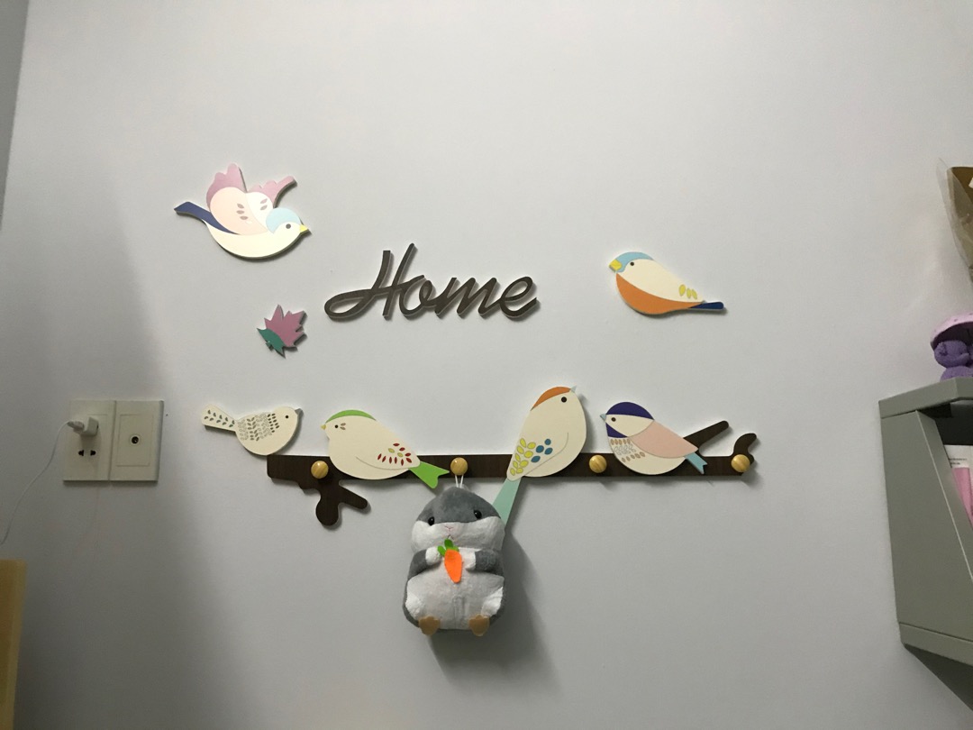 Bộ Decal Dán Tường Hình Chim Happy Birds Kèm Kệ Treo - Trang Trí Phòng Ngủ Hiện Đại, Phong Cách Tối Giản