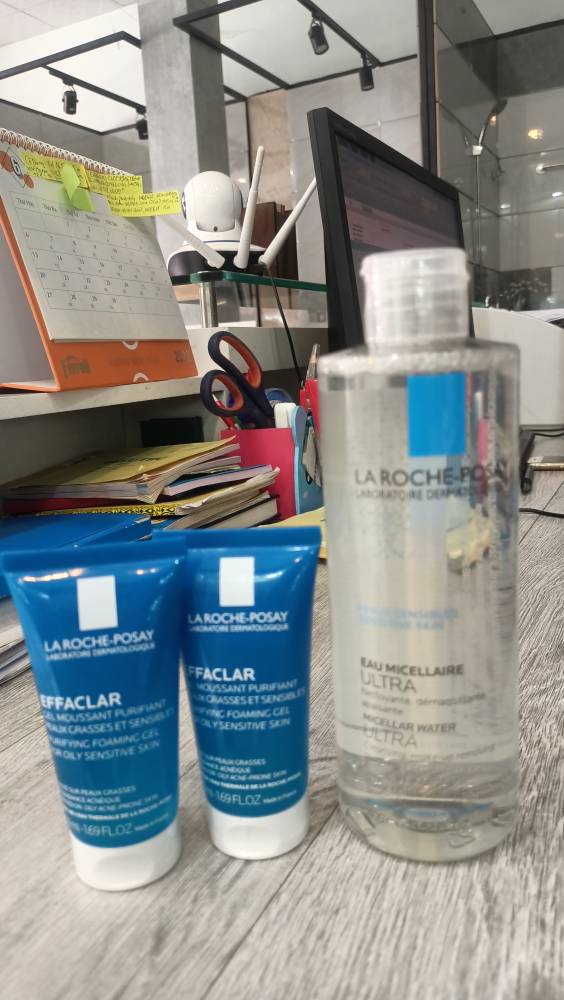 Nước tẩy trang La Roche-Posay Micellar Water 400ml cho da nhạy cảm - Dịu nhẹ, làm sạch hiệu quả, không cồn, lành tính cho làn da.